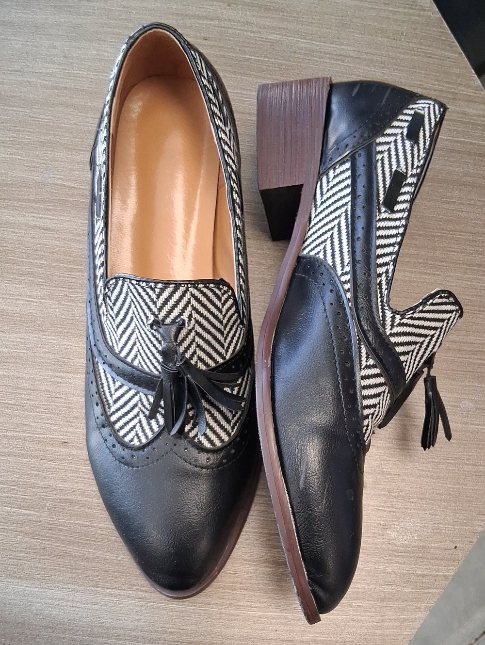 Oxford Black and White Tassel Loafers RNB31J